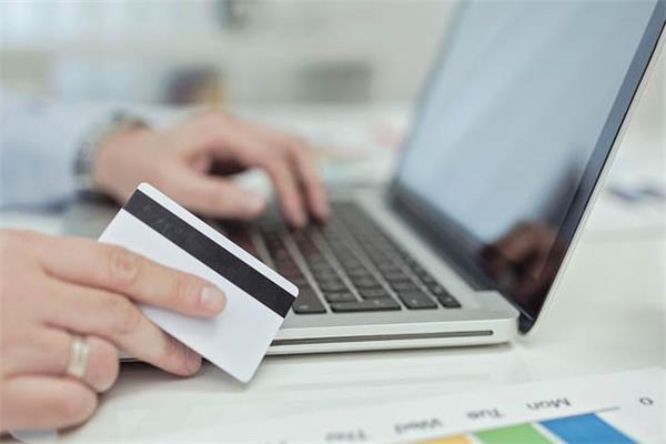 申請信用卡想秒批？選擇銀行時間很重要！